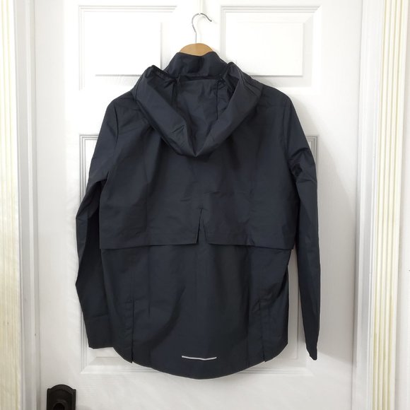 Nike Essential Women's Packable Running Rain Jacket - Picture 4 of 8